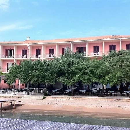 Dassia Beach Hotel فندق